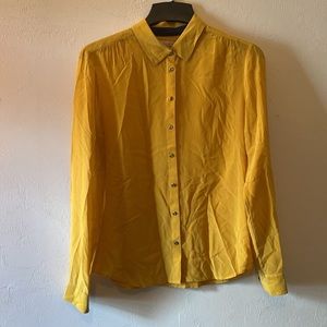 *SOLD* Banana Republic Mustard Women’s Long Sleeve Button Up Size M